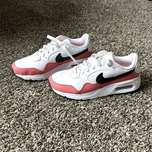 Nike Air Max - NWOT these